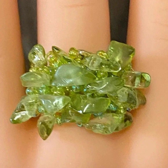 Lime Green Handmade Seed Bead and Stone Chips Stretch Ring - Picture 1 of 3